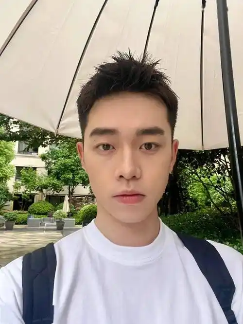 让你少年感十足的9款男生发型