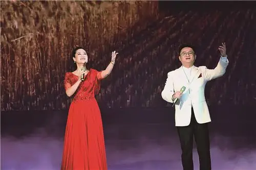 男女声二重唱《新时代的路上》