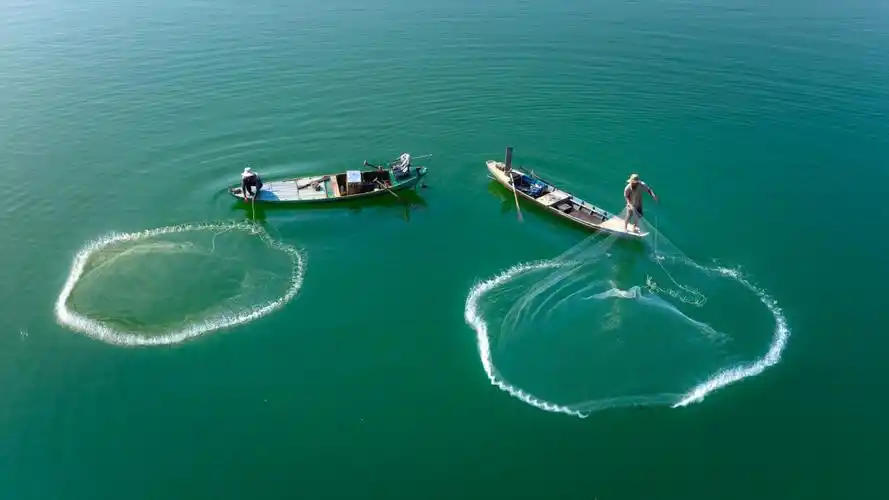 渔民撒网捕鱼图片-人物壁纸-高清人物图片-第6图-娟娟壁纸