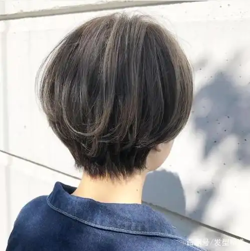 露耳短发,看着简单干练,精神帅气哦!