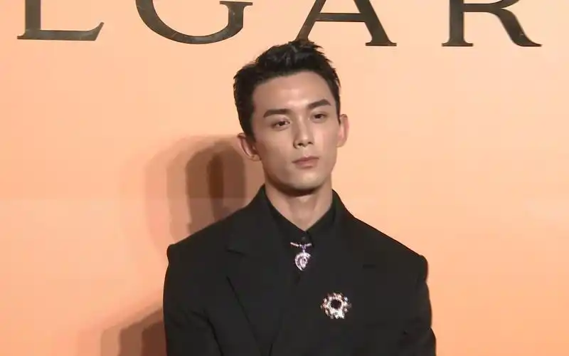 【吴磊】20211015 吴磊宝格丽品牌活动群访(含1p可爱小插曲)