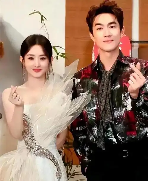 冯绍峰母亲节发文送祝福,文案耐人寻味,疑隔空喊话赵丽颖引风波|甜蜜