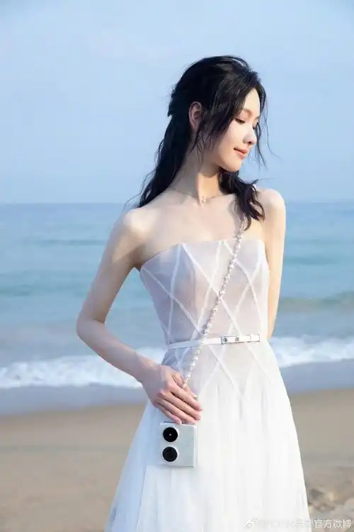 陈都灵##陈都灵大溪地灰珍珠妆造##陈都灵华为pocket2时尚体验官