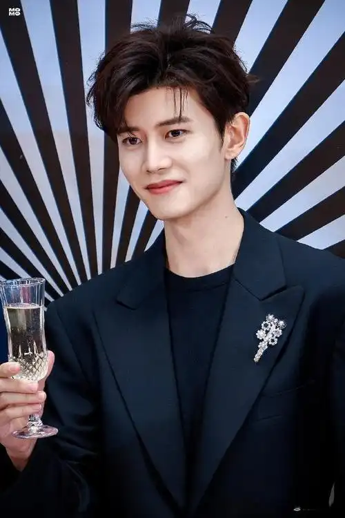 被低估的演技王者!任嘉伦的眼神细节如何让观众心甘情愿为他买单