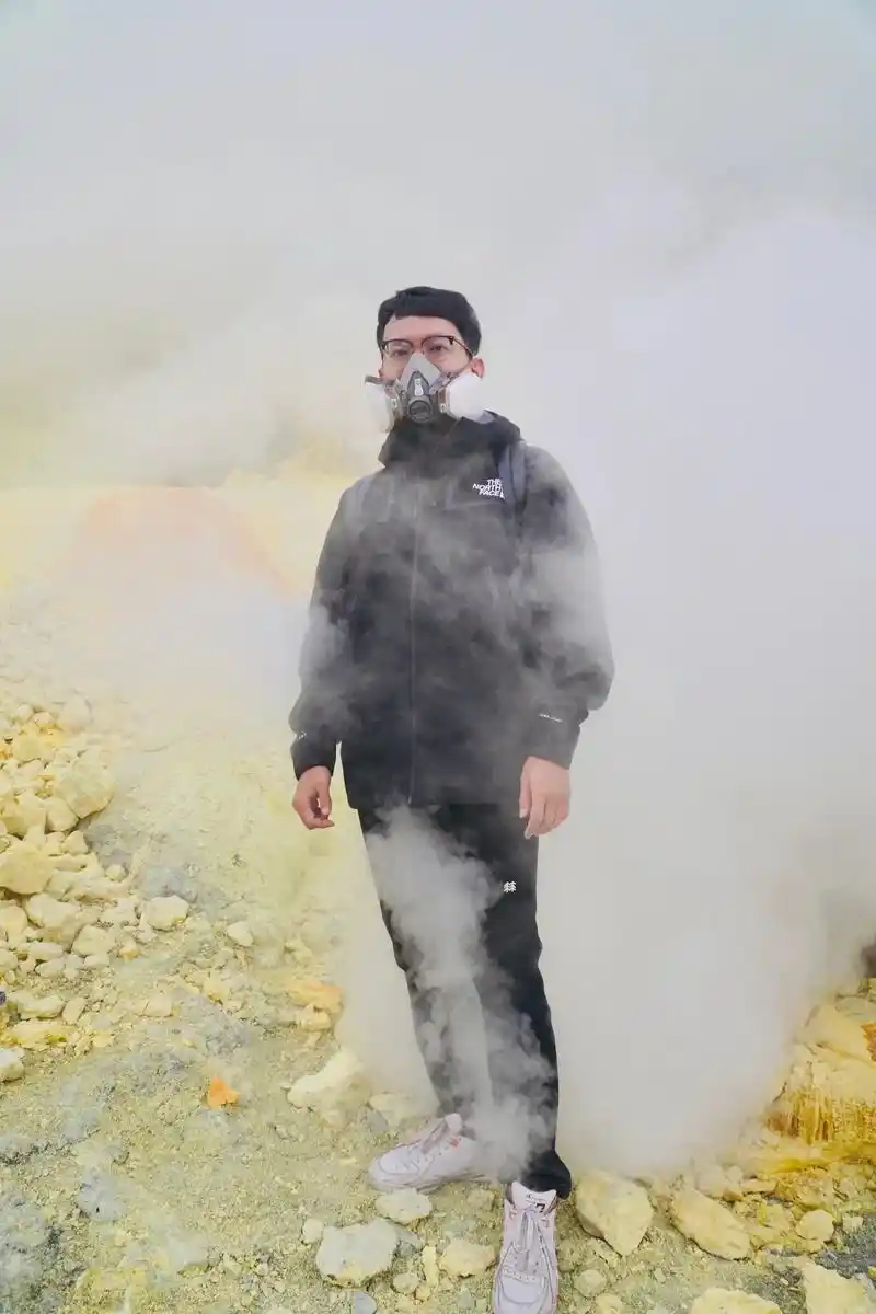 地狱之火印尼ijen火山99蓝色火焰.全世界唯二的蓝色火焰, - 抖音