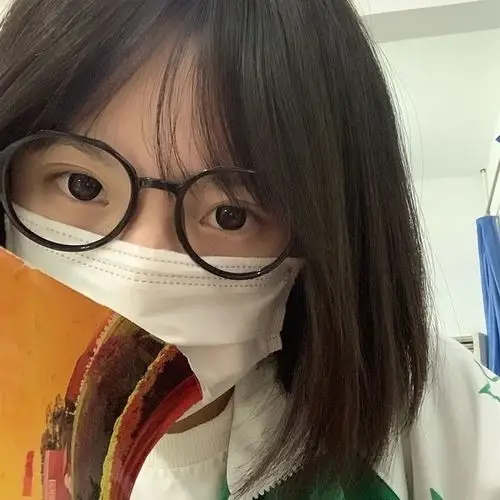 有没有短发戴眼镜的女生头像呀