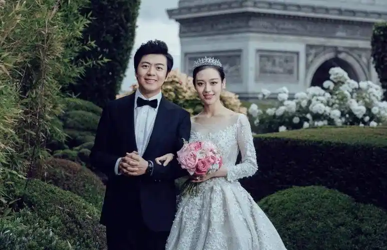 吉娜从身材超好,到现在成为带货网红,网友:越来越掉价_郎朗_策划_夫妇