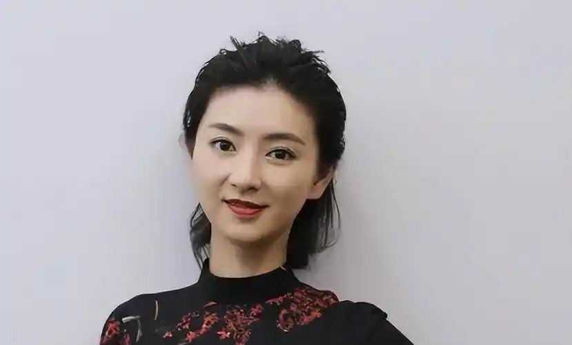 "眉姐姐"斓曦:与老公结婚10年恩爱至今,如今38岁低调生活_程翔_因为