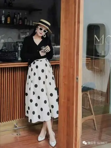 波点半身裙搭配什么上衣好看_腾讯新闻