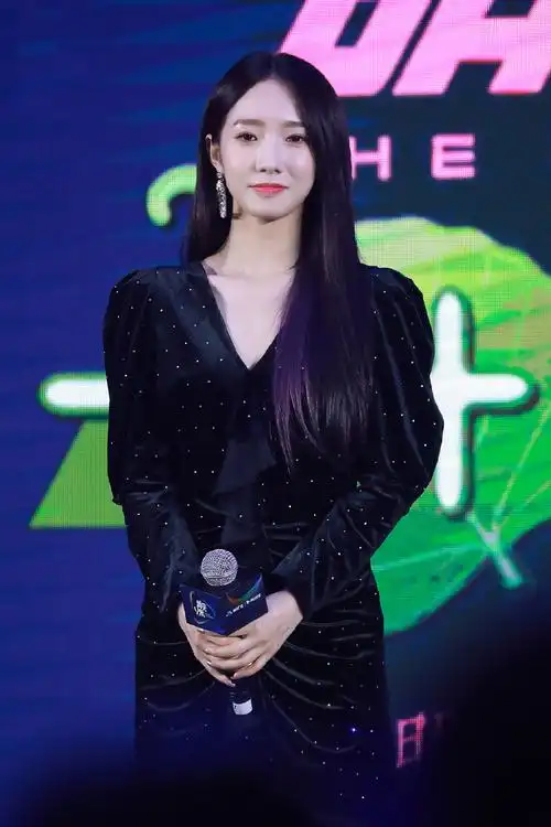 原创孟美岐也太漂亮了吧穿黑裙出席活动闪耀全场妥妥女神范