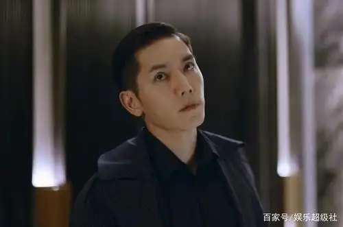 《暴风眼》:特工"蝙蝠"浮出水面,三个细节让人大跌眼镜