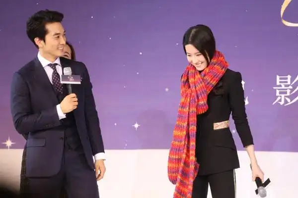 《第三种爱情》举行发布会 宋承宪刘亦菲甜蜜互动