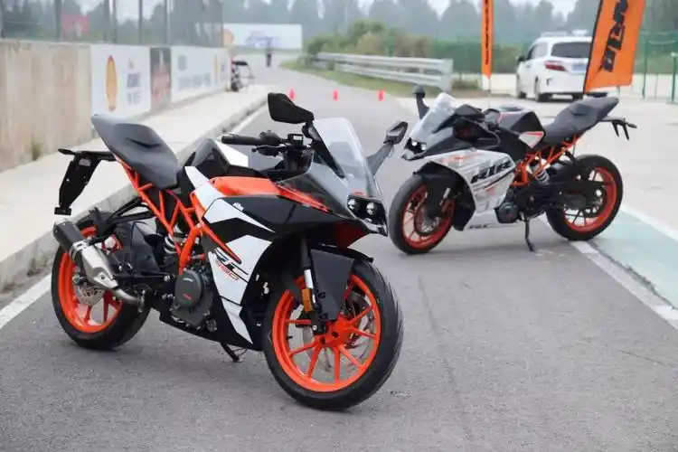 多项升级巩固小排量仿赛霸主地位售价50980元全新ktmrc390国内发布2