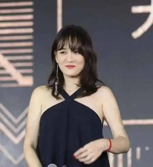 女明星的肚子有多爱p?大肚腩秒变水蛇腰,连刘亦菲也是"照骗"