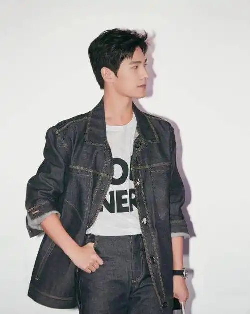 有种违和叫杨洋热巴演高中生校园恋爱超甜束手无措显年纪大