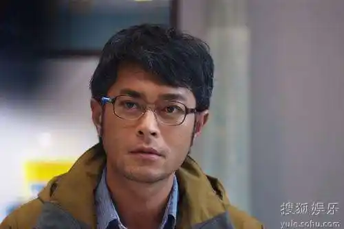 古天乐以络腮胡子的形象亮相