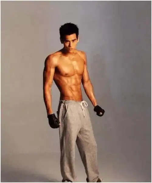 彭于晏要有多努力才能改变容貌