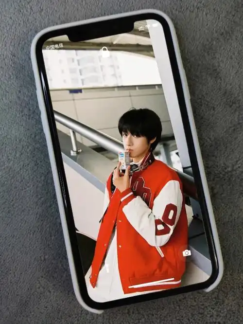 朱志鑫那些超有氛围感的图片当壁纸太好看了