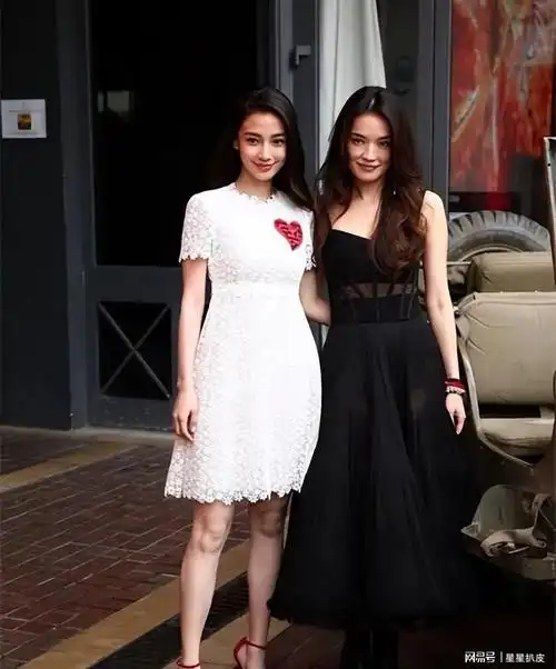 舒淇与杨颖合照哪个更美舒淇快50岁的人了一点也不显老