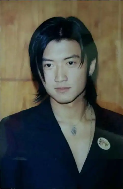 多年来一直觉得谢霆锋长得真一般,为什么有人说他帅