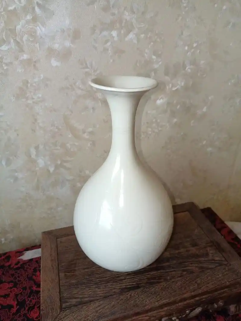 宋代定窑瓷器玉壶春瓶,瓶中皇冠. - 抖音