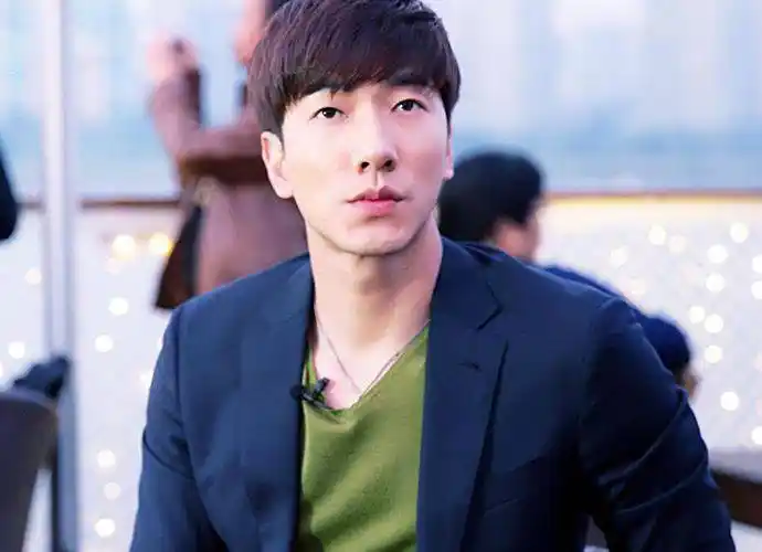 8位"大长脸"男演员,有人棱角分明帅一脸,有人被调侃像鞋拔子_古装