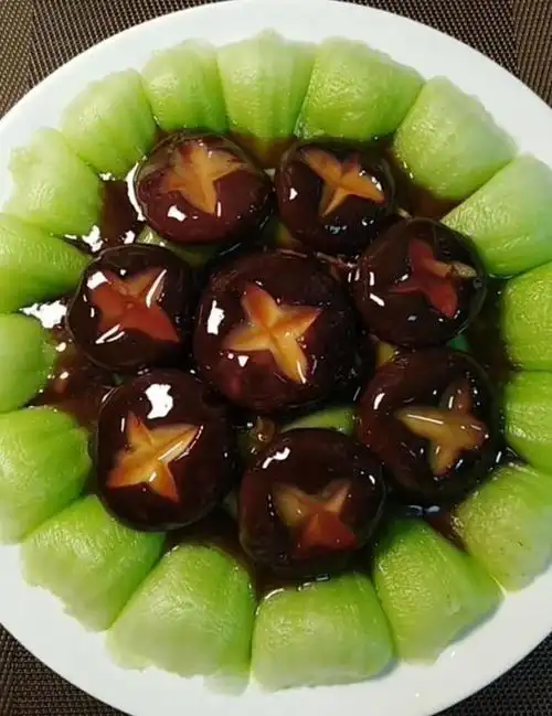 八朵香菇一把青菜,只需简单两步,做出高颜值美食,春节必备