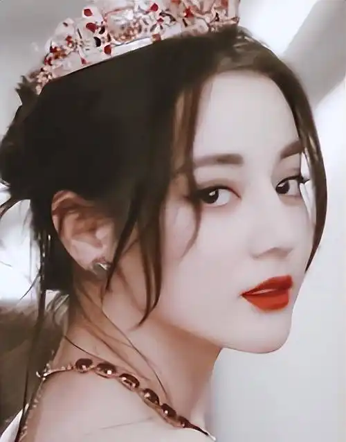 娱乐圈最美7位女明星"皇冠"造型,谁才是你心中的公主殿下?