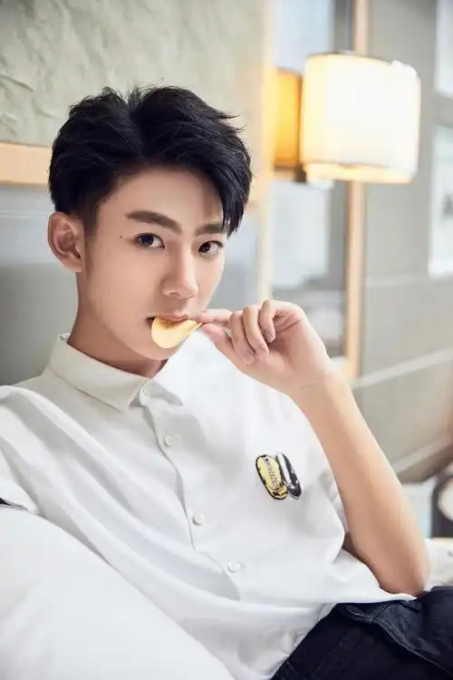 电视剧小欢喜林磊儿的扮演者(小欢喜宝藏男孩刘家祎饰演的林磊儿半熟