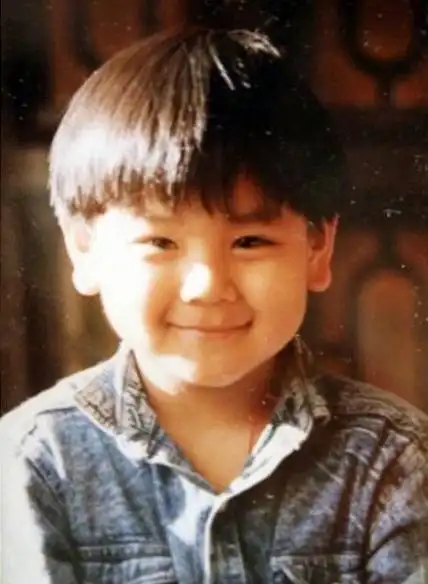 港台男明星的童年照看看你能猜出几位