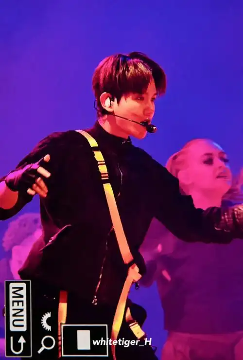 边伯贤英雄联盟决赛舞台##边伯贤英雄联盟单曲paranoia