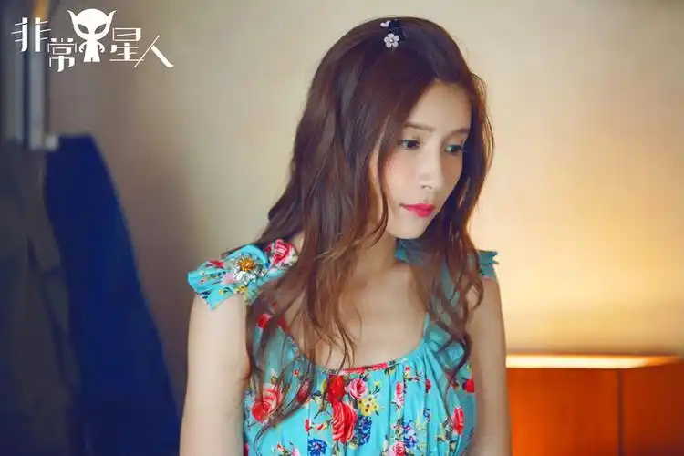 徐立《非常y星人》剧照曝光 百变造型可盐可甜化身时尚icon