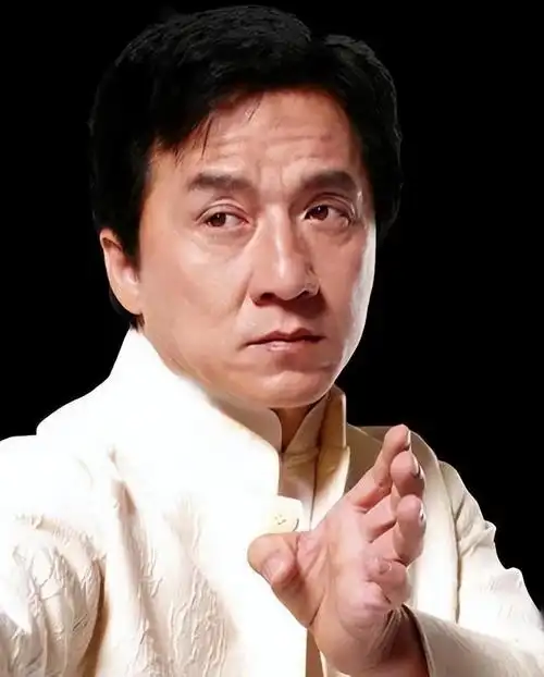 断崖式老去成龙近照曝光网友震惊莫名的难过