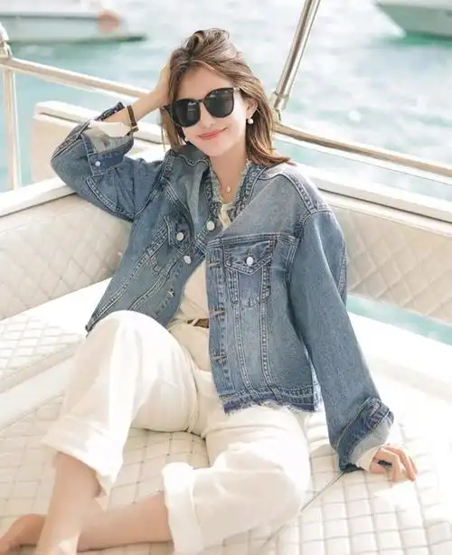 早春穿搭可以试试牛仔衣呈现出不一样的美感帅气又洒脱