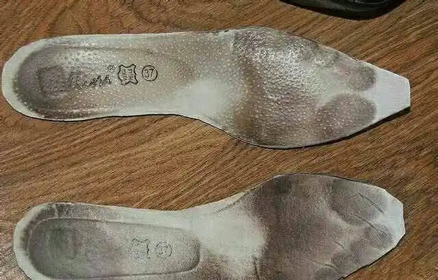 我是汗脚,鞋子穿不了多久鞋里就会有很多汗渍~有什么办法可以去掉吗