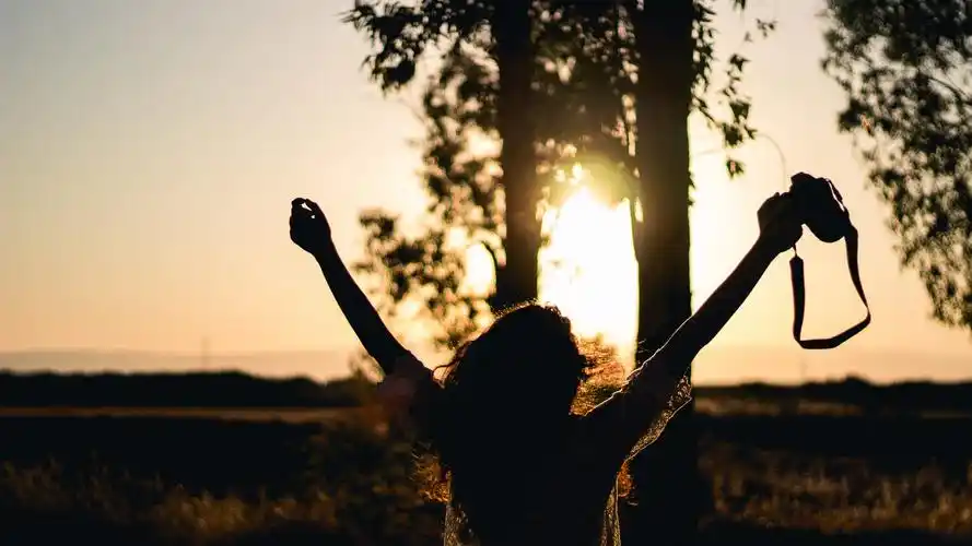 夕阳下的美女背影,女孩,壁纸夕阳下的美女背影