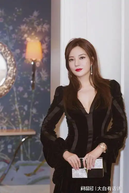 顶风作案野心炸裂的赵薇罪行不止亲日如今现状