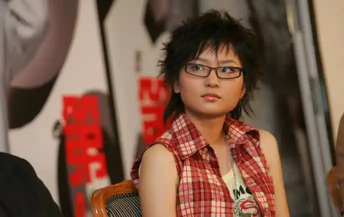 超女周笔畅:爱情事业都不顺,37岁仍然孤身一人,父母都催她嫁人_音乐