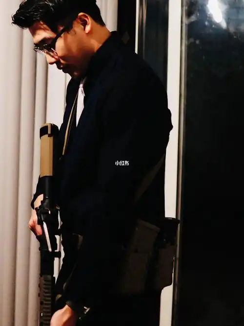 聊天背景图西装暴徒