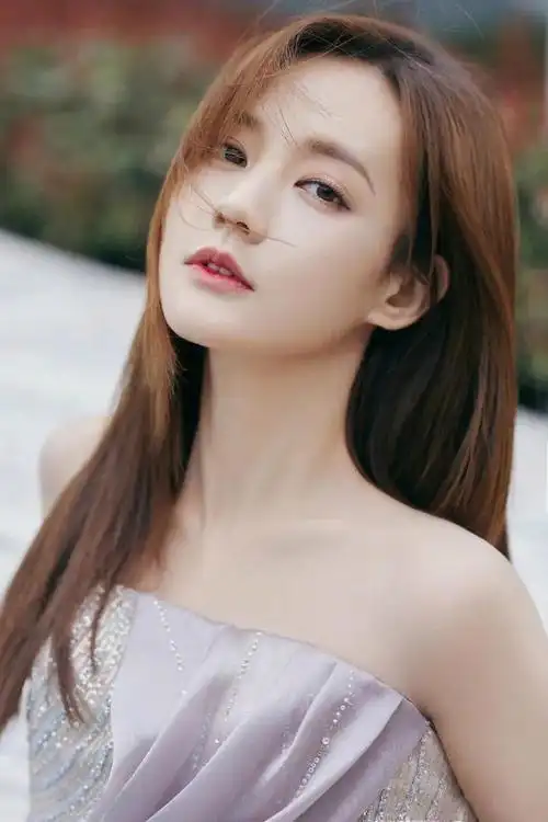 女星李一桐美照