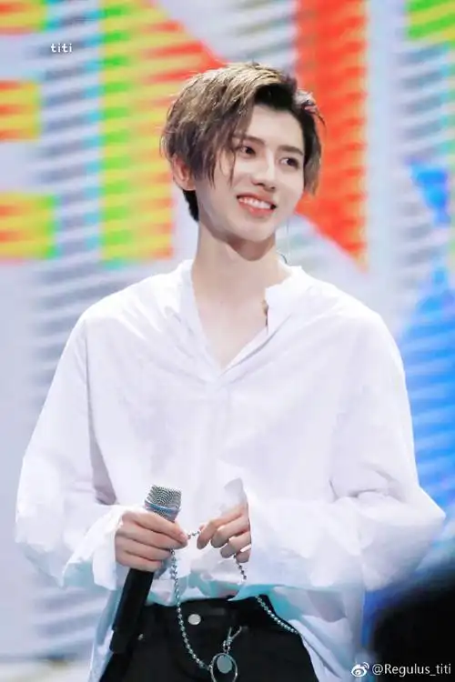 蔡徐坤笑容合集