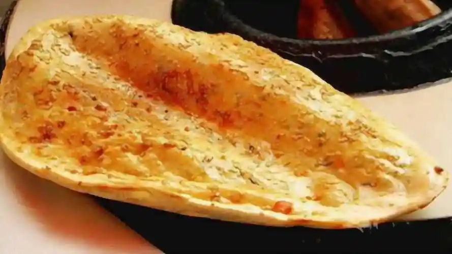 新晋网红比脸还大的湖北荆州锅盔脆薄香到你口水满地