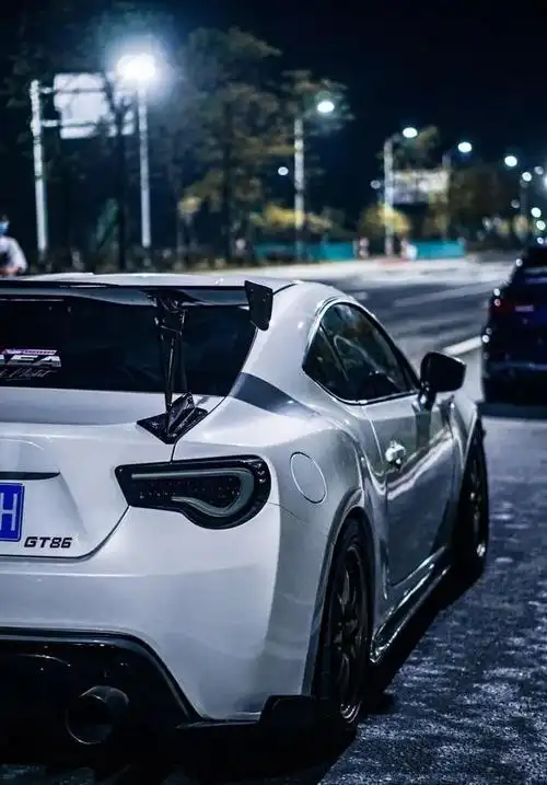 将两台改装好的8代思域卖了换了一辆丰田86来玩竞技