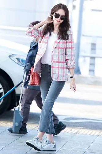 少女时代组成员林允儿2016年5月16日韩国仁川机场街拍:身着thom