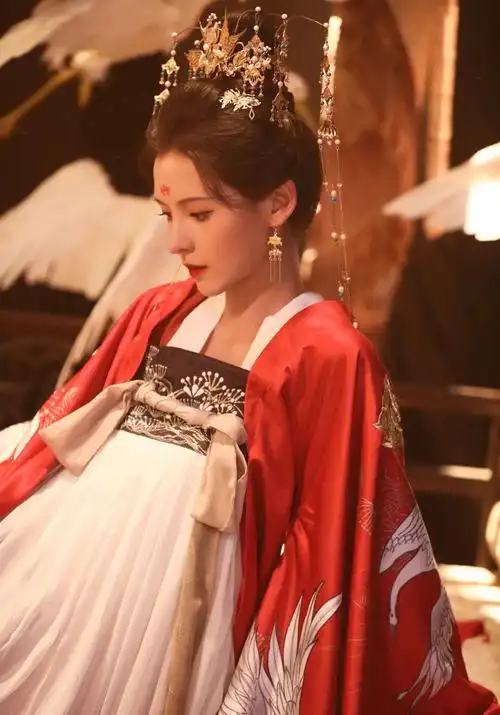 张予曦身着红衣公主古装美照娇艳如花时尚魅力