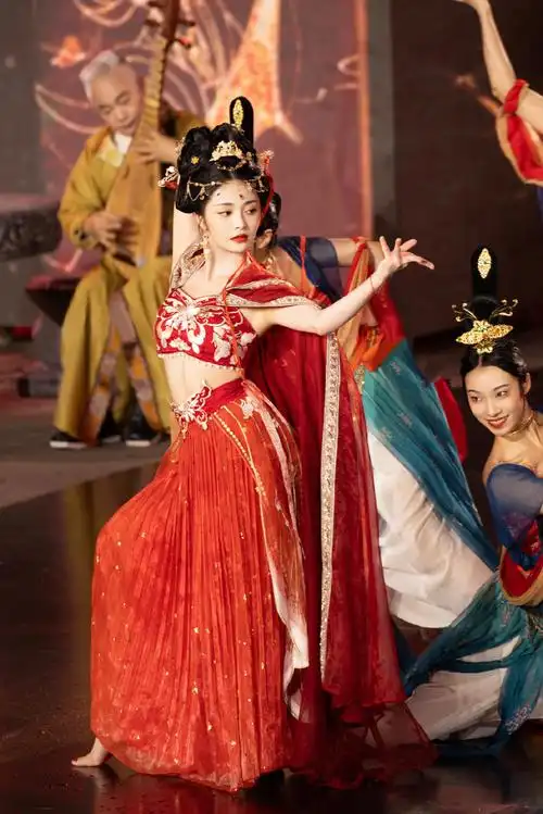 方锦龙周洁琼十面埋伏舞台##周洁琼穿红色古装好美