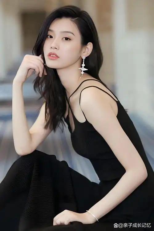 奚梦瑶的生育体验:顶级服务背后的昂贵代价 在娱乐圈中,一个可望不可