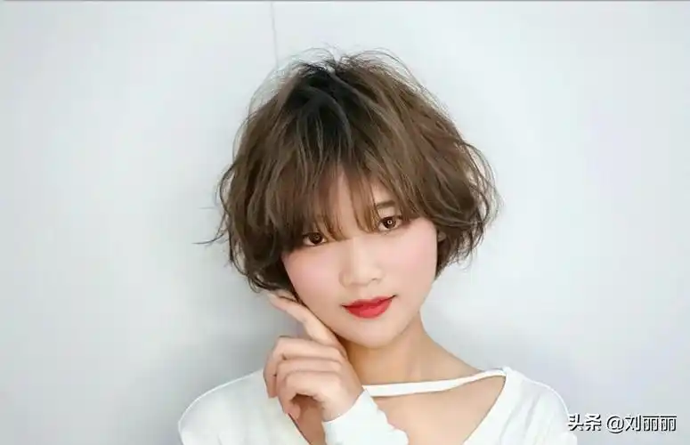 中短发100种烫好看图片经典(短发100种烫好看图片) 第8张