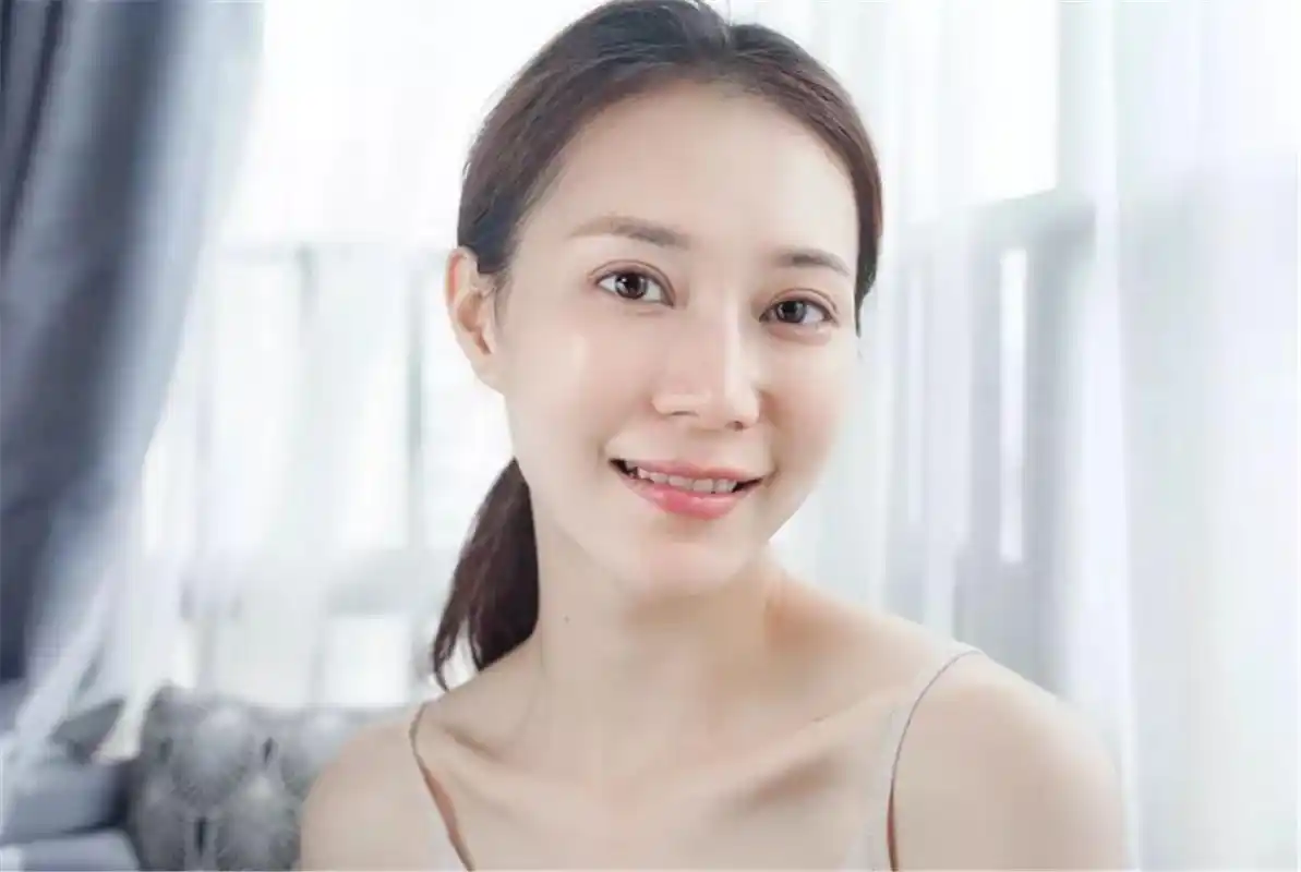 女人敷面膜时记住7个小窍门让肌肤喝饱水皮肤水嫩细腻