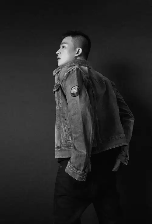 欧豪黑白光影大片,耳朵超性感,网友:看后魄羡慕马思纯